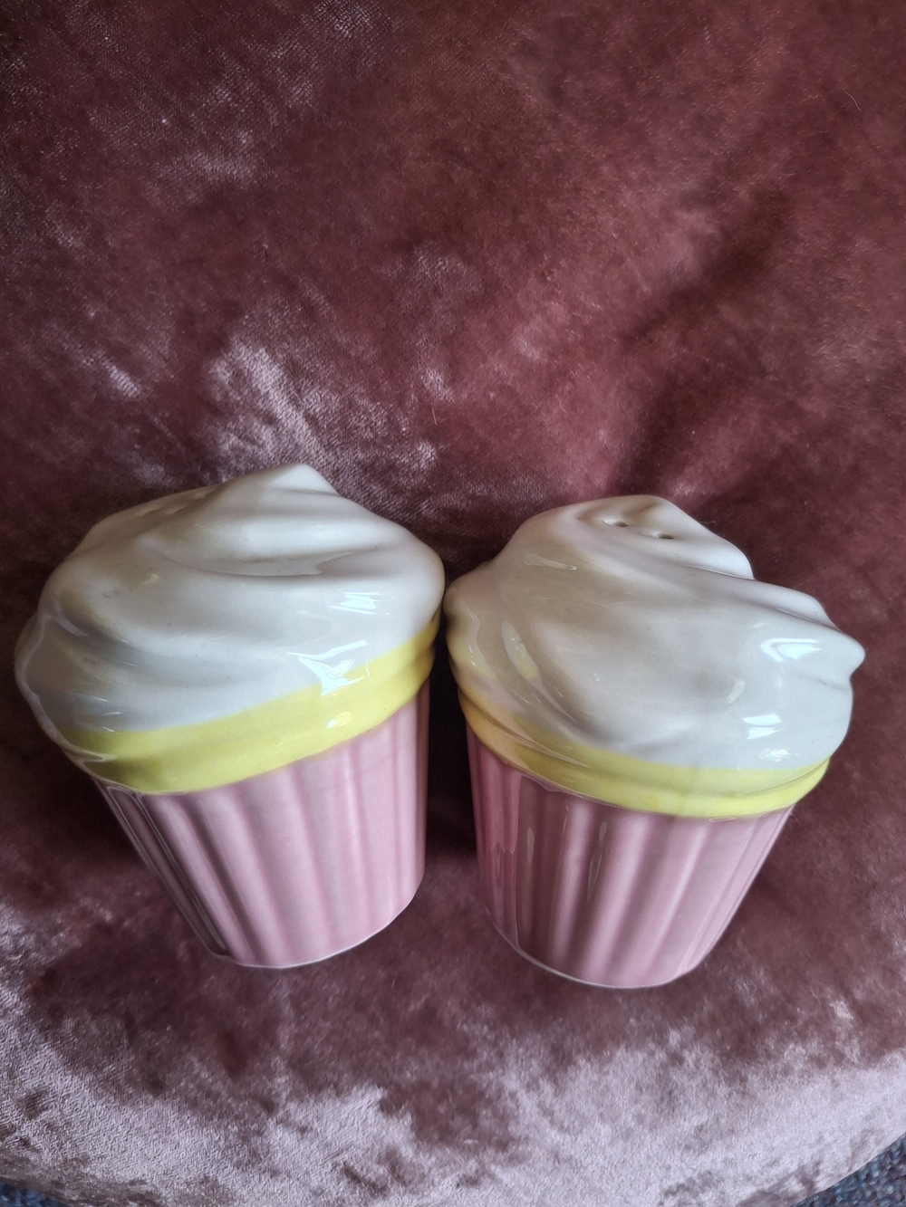 Vintage Pink & White Cupcake Salt & Pepper Shakers Set Of 2 Retro Kitchen Cute